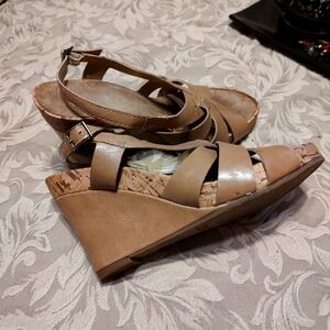 🤎 Super Comfy Vintage Aerosoles Tan & Cork Strappy Wedge Heels - 7.5M